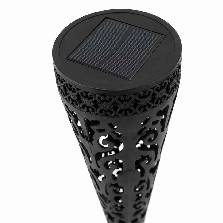 Zapichovacia solárna lampa Garden of Eden 13011 – záber z nadhľadu na solárny panel a ornamentálny vzor, denné svetlo, biela pozadie