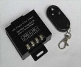 Stmievač pre jednofarebné LED pásy s diaľkovým ovládaním RF, 12 V 240 W / 24 V 480 W (KM-W-06)