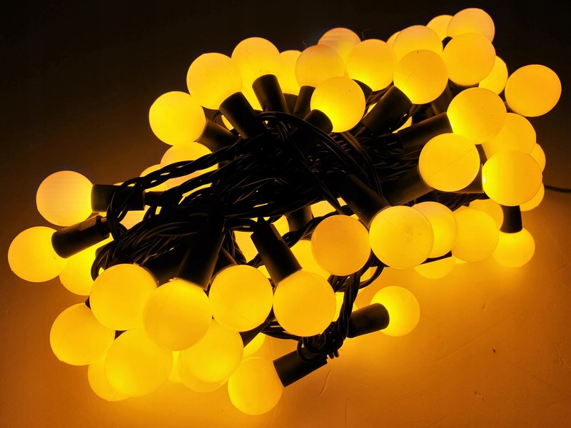 LED vianočná reťaz s guličkami 309-20, 7 m, 100 LED, vonkajšia aj vnútorná, teplá biela, programy