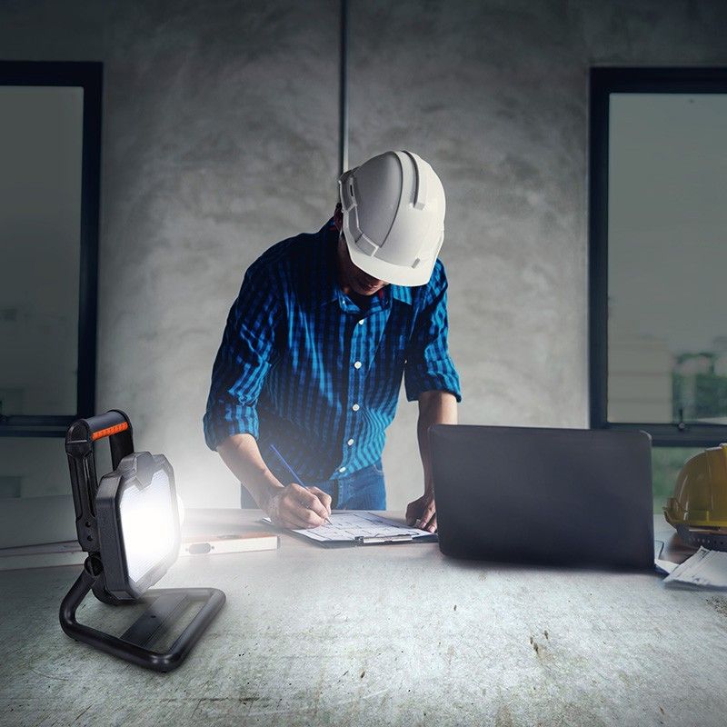 Nabíjací LED reflektor 20 W, 2000 lm, 4000 K, IP54, USB-C (WM-20W-RE)