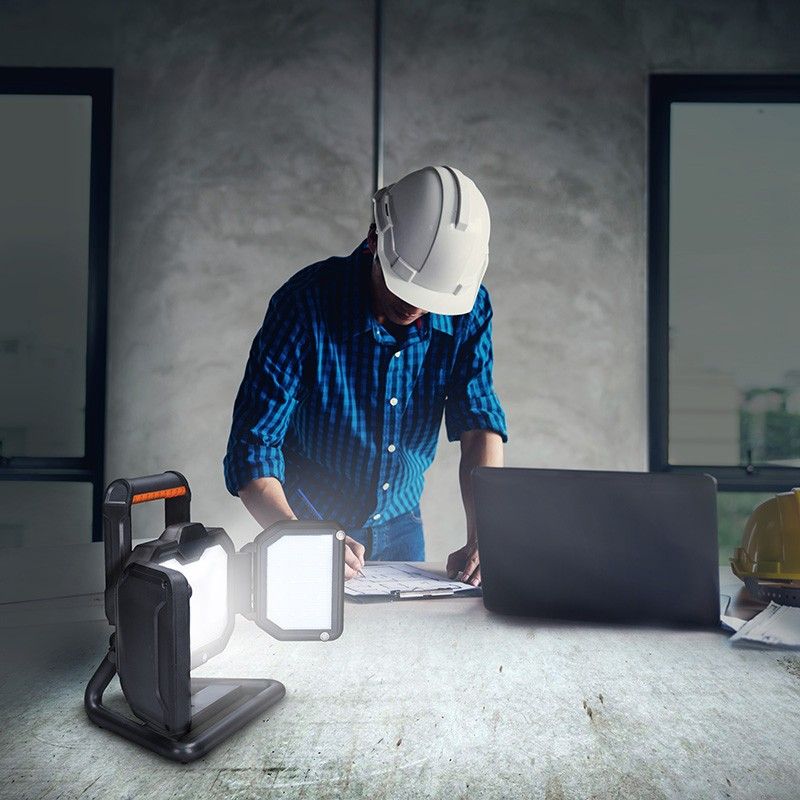 Nabíjací LED reflektor 30 W, 3000 lm, 4000 K, IP54, USB-C (WM-30W-RE)