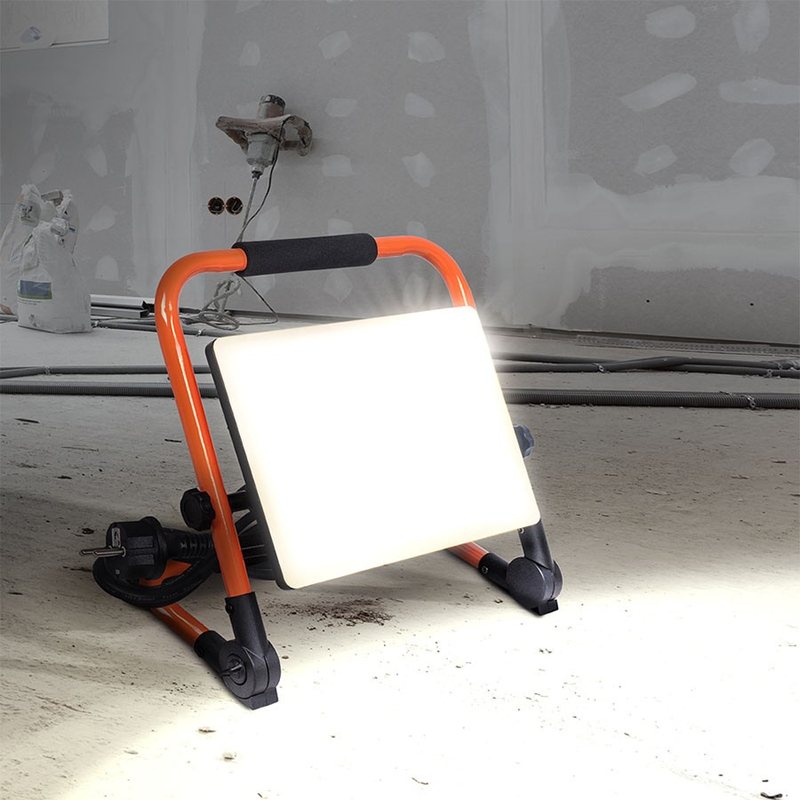 Pracovný LED reflektor so sklopným stojanom 50 W, 4500 lm, 4000 K, IP65 (WM-50W-FEQ)