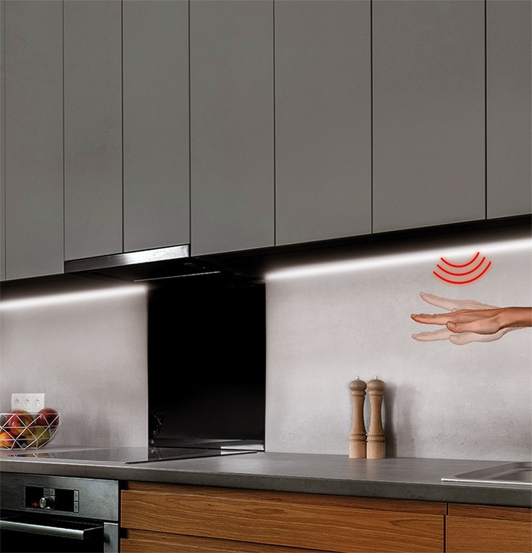 LED pás Solight WM505 pod kuchynskou linkou so zapnutím mávnutím ruky