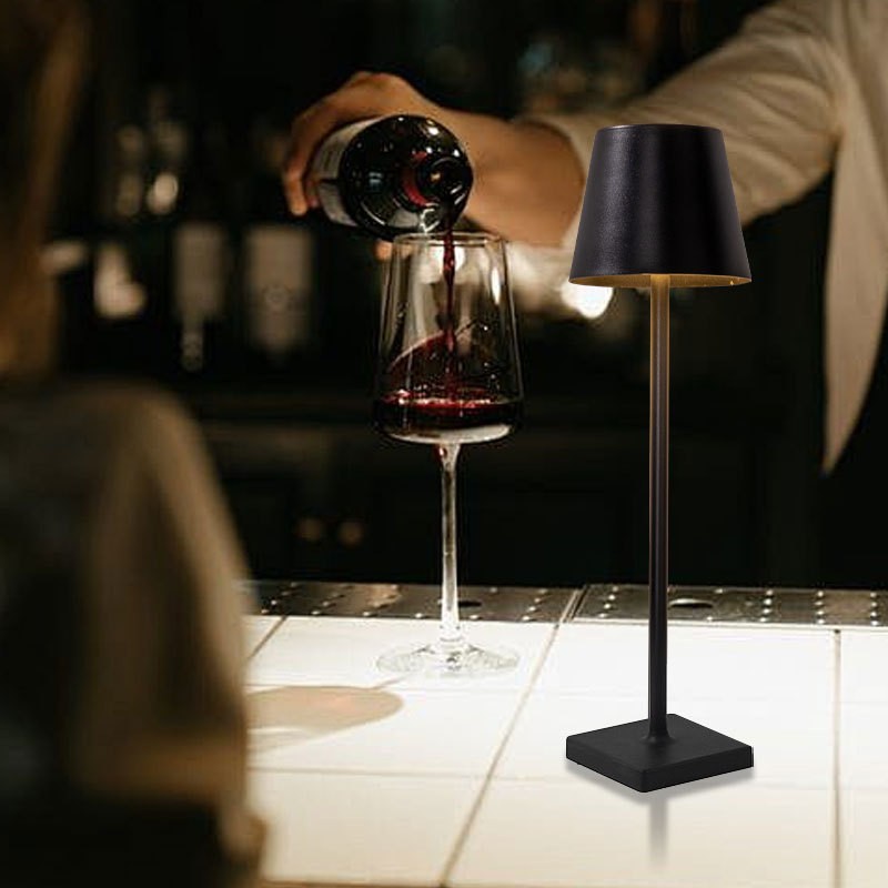 Nabíjacia LED lampička Lucca 120 lm, 3 farby svetla, plynulo stmievateľná, čierna (WO69-B)