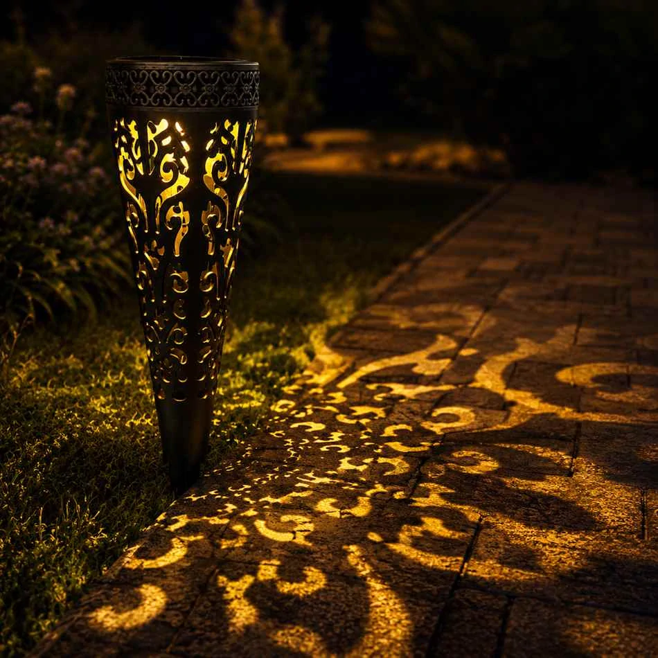 Solárna zapichovacia lampa orientálny vzor – 360° tieňový efekt, teplá biela, IP44