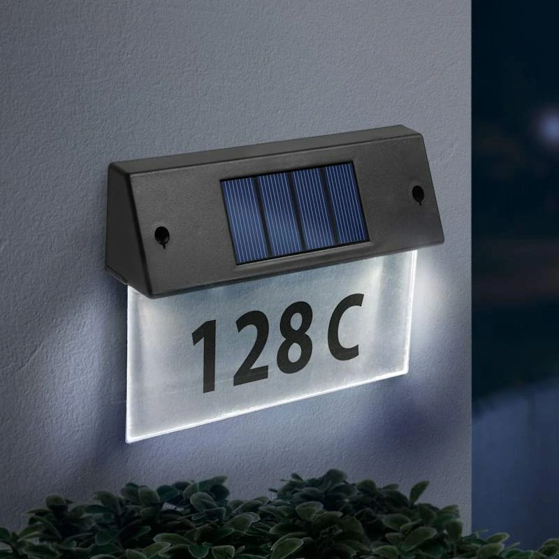 Solárne osvetlenie čísla domu – plexi panel, 5 LED, 6+ h výdrž, automatické