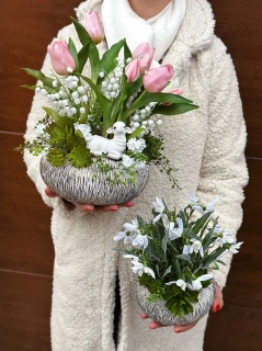 Set 2 jarných aranžmánov so snežienkami a tulipánmi